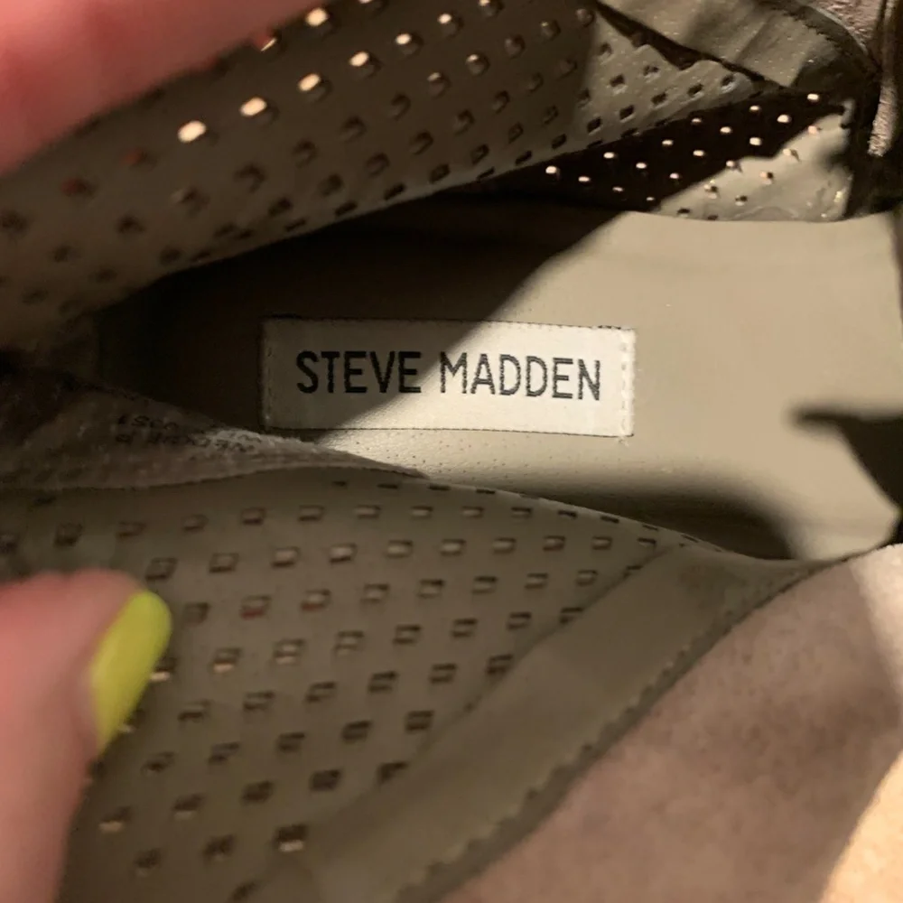 Steve Madden Wedgie Wedge Sneakers in Taupe Size 7.5